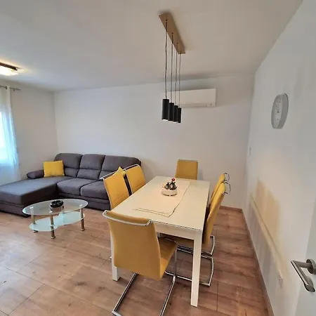 Novi Apartman Nps Pula Exterior photo